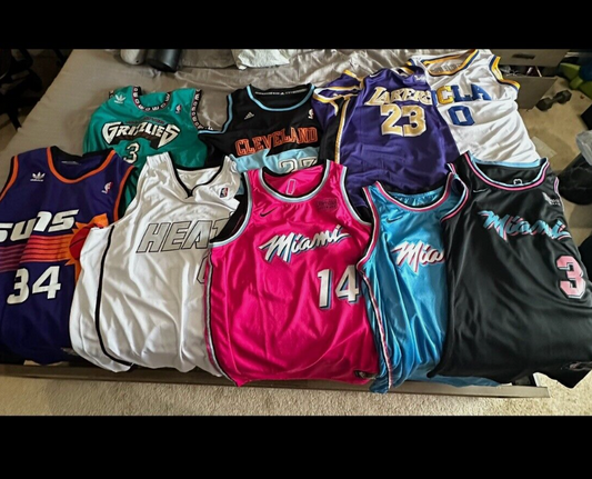 Sports jerseys Box of 40 NFL MLB NBA Ect