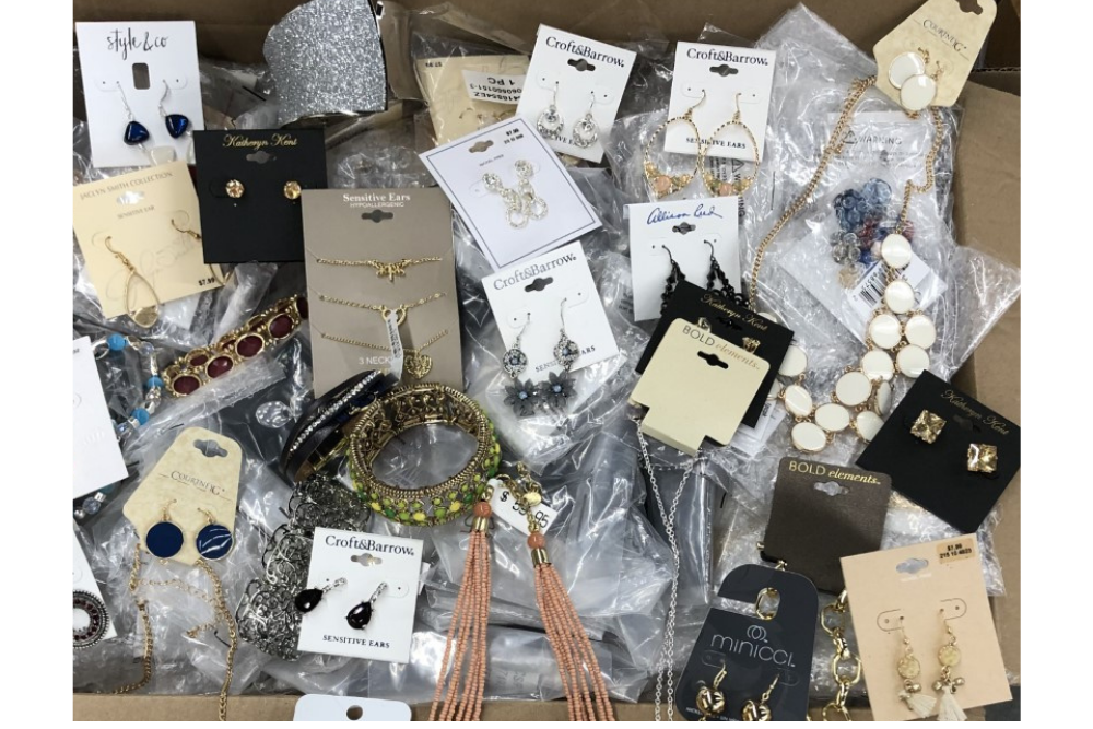 50/100 Pcs Treasure Trove of All Brand Name Jewelry