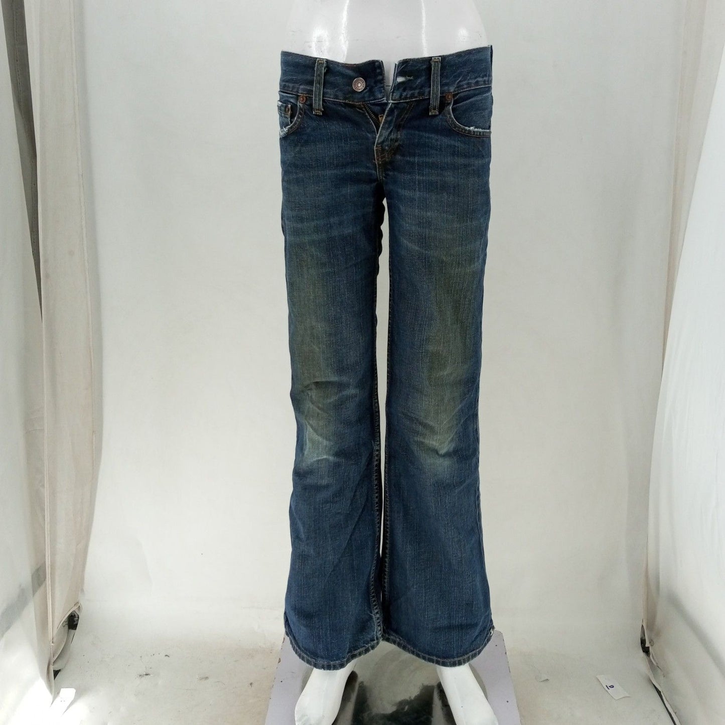 Levis Jeans  24-30 Count Box