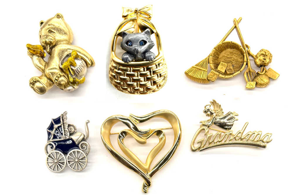 25 pcs Vintage  Danecraft + Allen Jewelry Brooches - 25 DIFFERENT STYLES